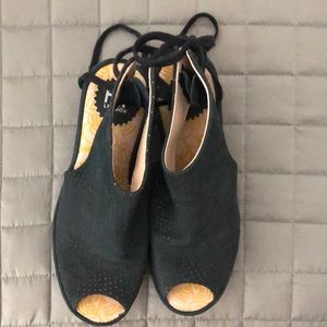 Fly London Women's Ypul in Reef